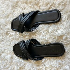 Wild Diva black faux leather criss cross flat sandals size 8.5